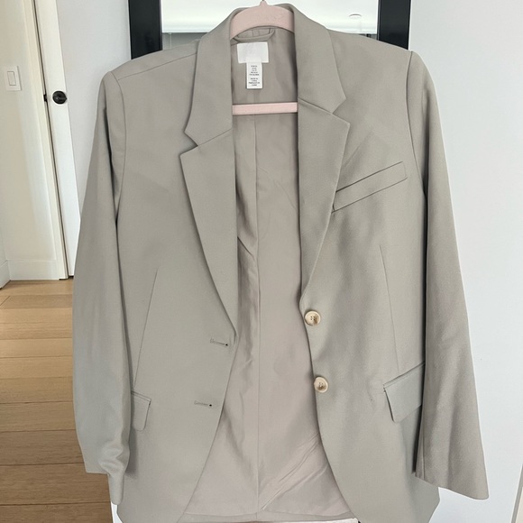 H&M Blazer - Picture 2 of 3